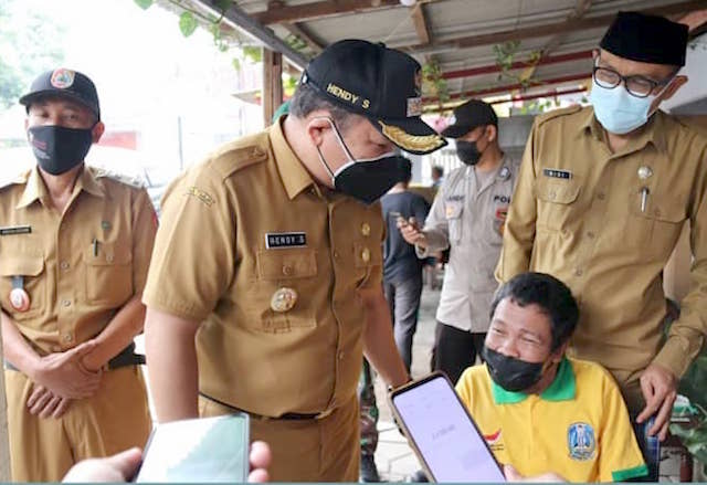 Bupati Jember Serahkan Bansos dan Semangati Warga Difabel